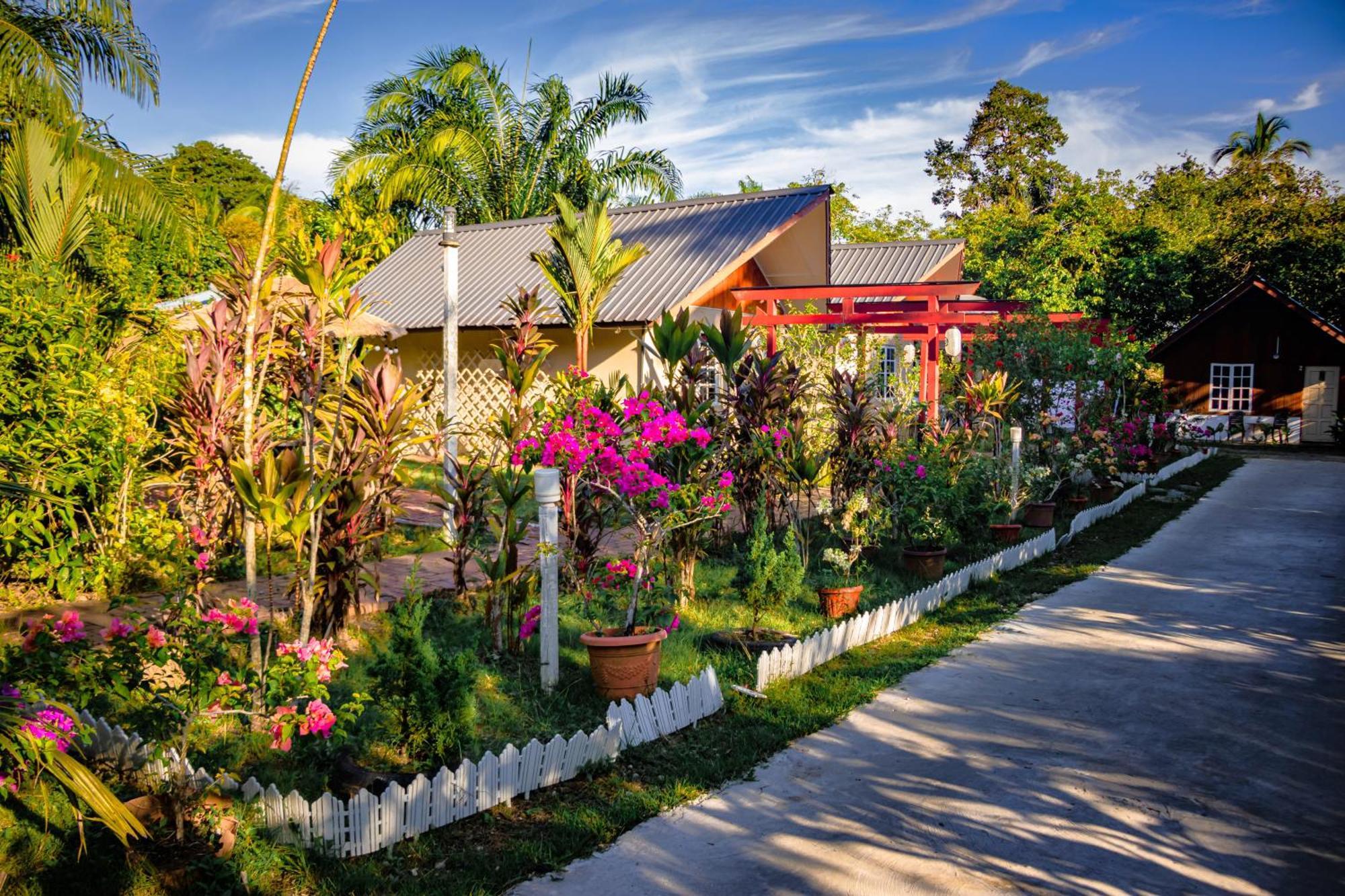 Timba Garden Free Town And Jetty Transport Hotel Semporna Ngoại thất bức ảnh